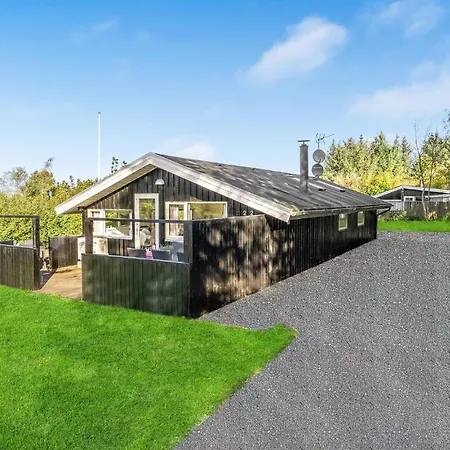 3 Bedroom Cozy In *