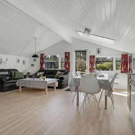 3 Bedroom Cozy In *